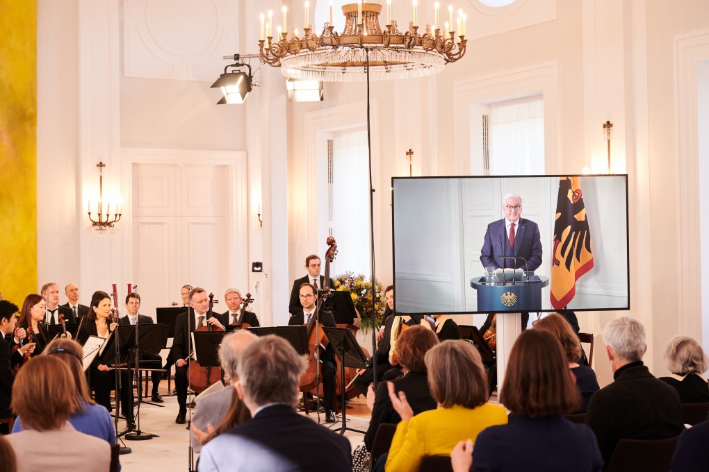 The Berlin Philharmonic Orchestra in Bellevue Palace during the For Freedom and Peace concert while German President Frank-Walter Steinmeier is connected by video. Photo:DPA