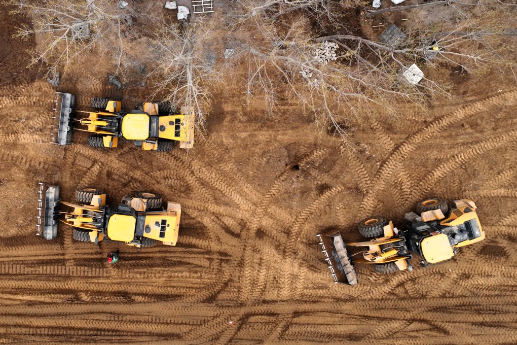 China’s official non-manufacturing purchasing managers’ index (PMI) fell to 48.4 from 51.6 last month, data released on Thursday showed. Photo: Xinhua