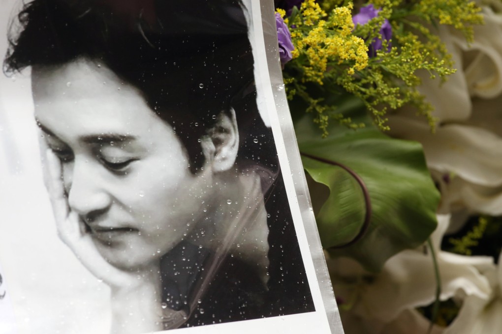 パンフレット(ライブ・コンサート)　<<パンフレット(ライブ)>> パンフ)熱情 LESLIE CHEUNG PASSION TOUR IN JAPAN 2000-2001 Yahoo!オークション -「レスリーチャン 熱情」の落札相場・落札価格