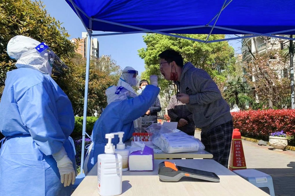 Nurses collect throat swab samples from residents of Tangqiao street in Pudong on Monday morning as part of Shanghai’s massive three-day exercise to test its 25 million people for Covid-19. Photo: Daniel Ren