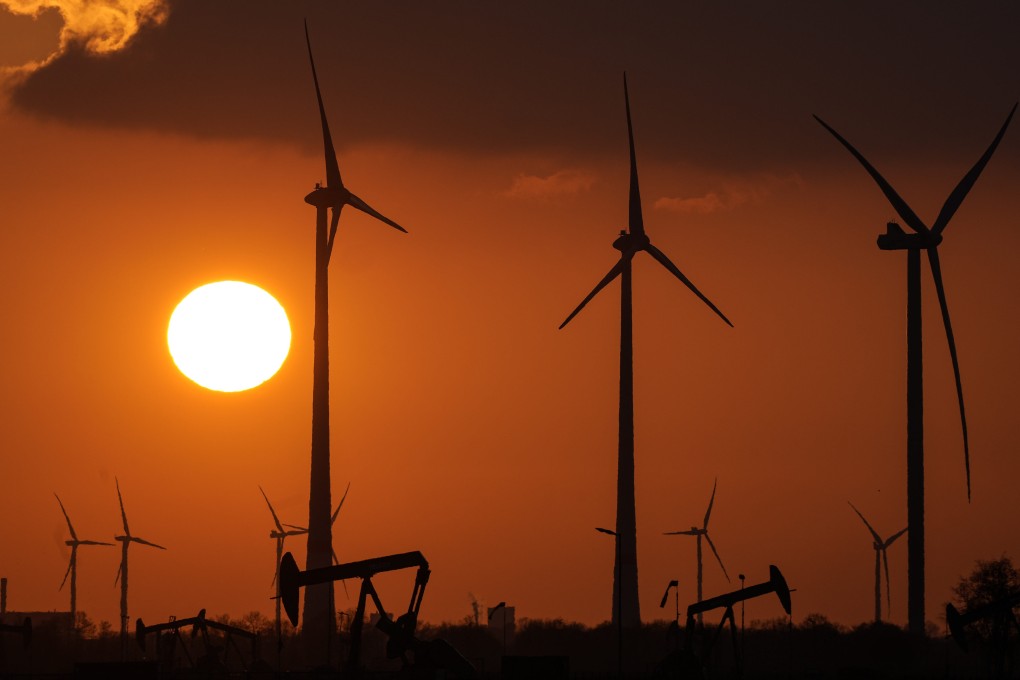 Wind turbines produce power at sundown in Emlichheim, Germany, March 18, 2022. Photo: AP