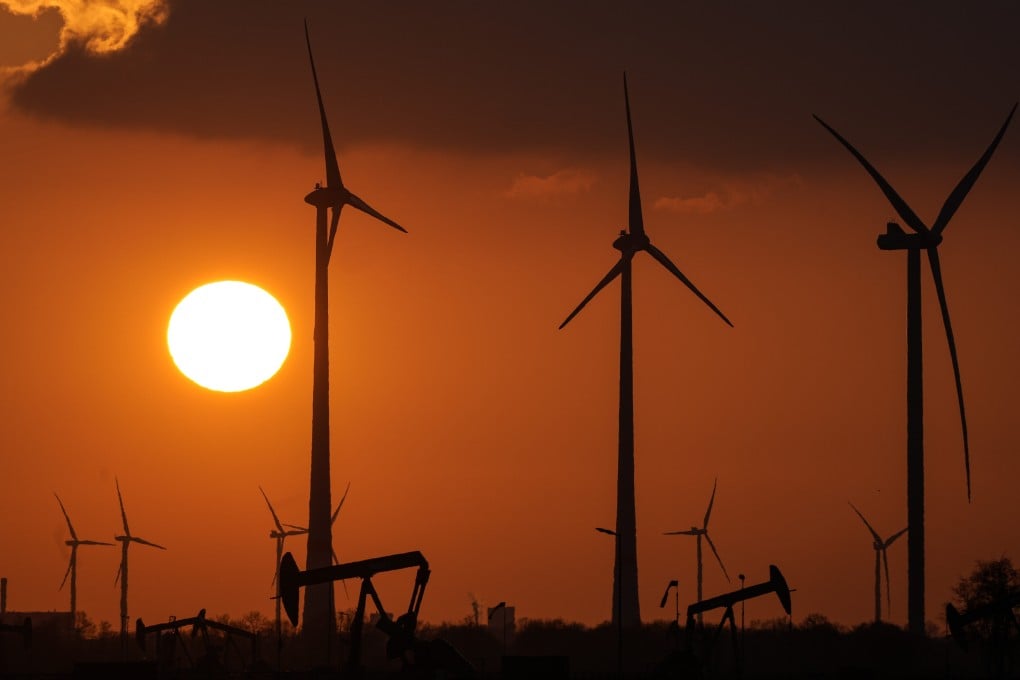 Wind turbines produce power at sundown in Emlichheim, Germany, March 18, 2022. Photo: AP