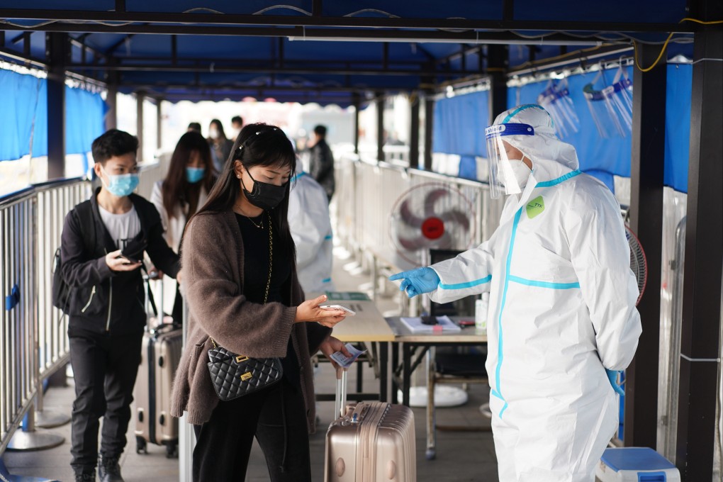 Travellers show the “health code” on their phones at a railway station in Nanjing, Jiangsu province. Photo: Xinhua