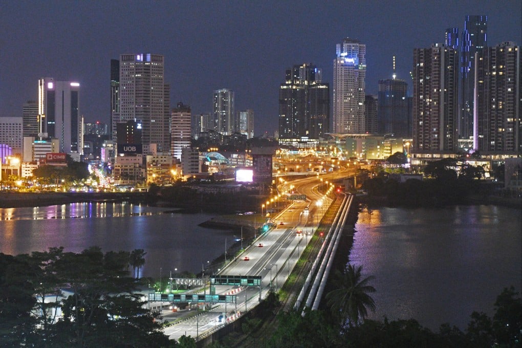 The causeway linking Singapore and Malaysia in the early hours of April 1, 2022, the first day of full re-opening of borders between Singapore and Malaysia since they were shut in the early days of the pandemic. Photo: Xinhua