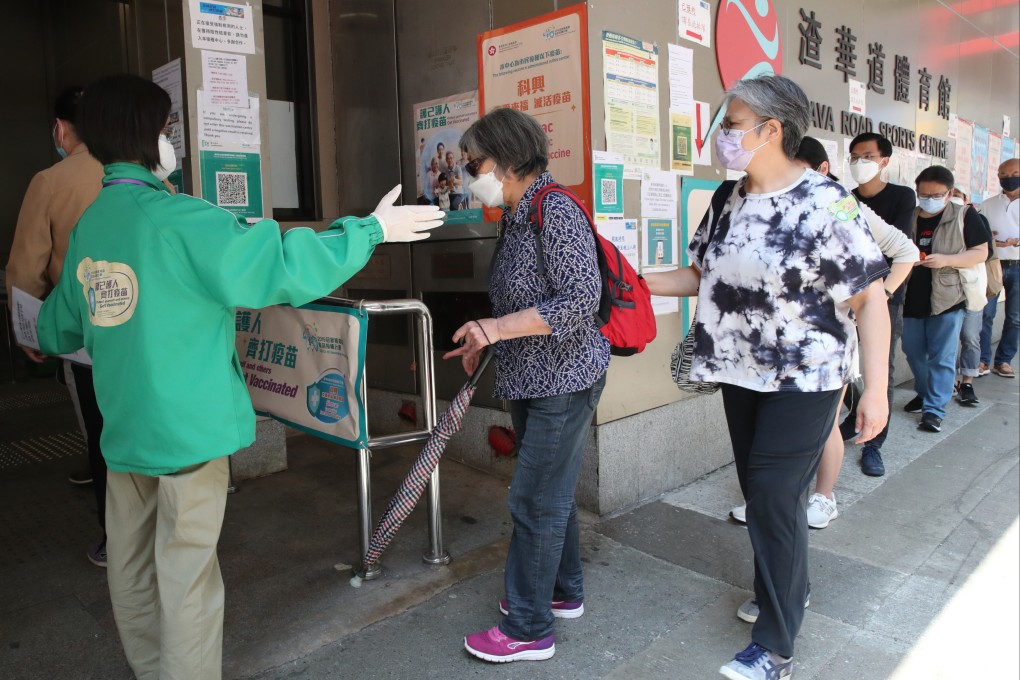 The decision to immediately allow people aged 60 and over to get a fourth vaccine jab makes good sense given the impact of the disease among the elderly. Photo: Edmond So
