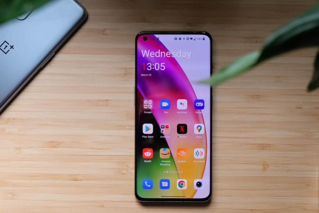 The OnePlus 10 Pro smartphone has a 6.7-inch AMOLED display with refresh rate of up to 120Hz, tripled Hasselblad cameras and a 32MP selfie camera, and has fast charging.