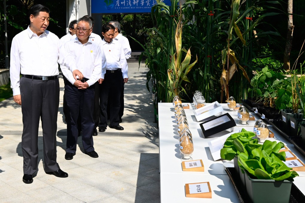 Chinese President Xi Jinping visits a seed laboratory in Sanya, Hainan province, on Sunday. Photo: Xinhua
