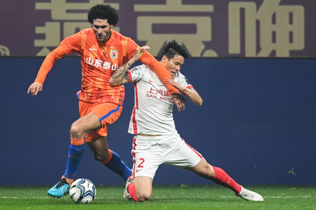 Shanghai Port’s Li Ang (right) tackles Shandong Taishan’s Marouane Fellaini during the 2021 FA Cup final in Chengdu. Photo: Xinhua