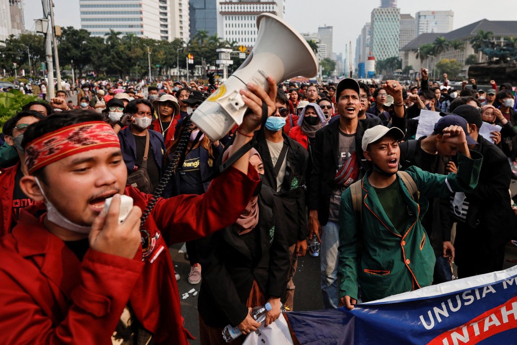 Students protest against proposals floated by some ministers to extend the president’s term. Photo: Reuters