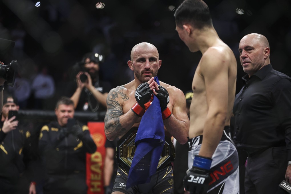 Alexander Volkanovski shows respect to Jung Chan-sung after their featherweight title fight at UFC 273.Phoro: James Gilbert/Getty Images/AFP
