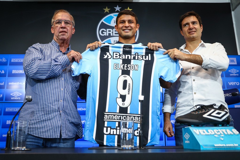 Striker Elkeson is officially presented by Gremio after his departure from Guangzhou. Photo: Lucas Uebel/Gremio FBPA