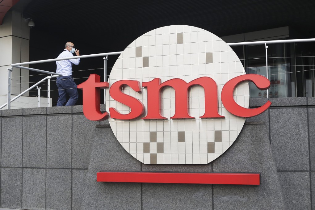 A person walks into the Taiwan Semiconductor Manufacturing Co (TSMC) headquarters in Hsinchu, Taiwan, on October 20, 2021. Photo: AP