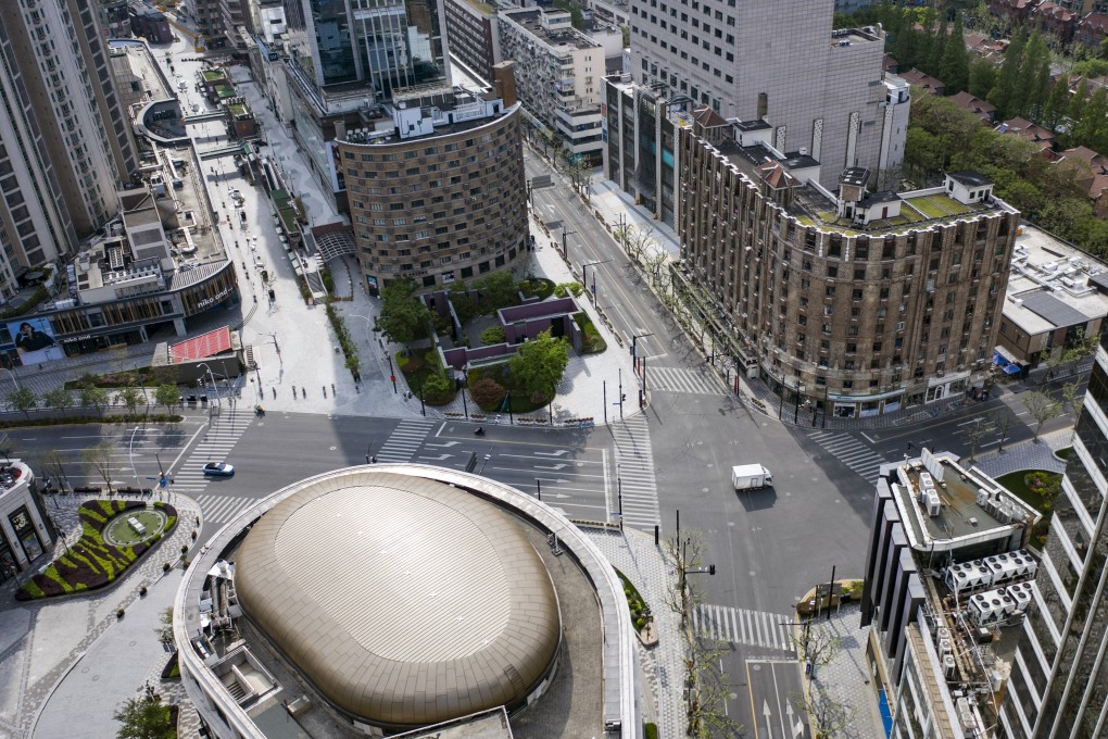 Analysts at Nomura have questioned the effectiveness of any policy easing, given the ongoing coronavirus situation in China, with residents in Shanghai struggling to find enough food and basic necessities to survive after two weeks under a citywide lockdown. Photo: Bloomberg