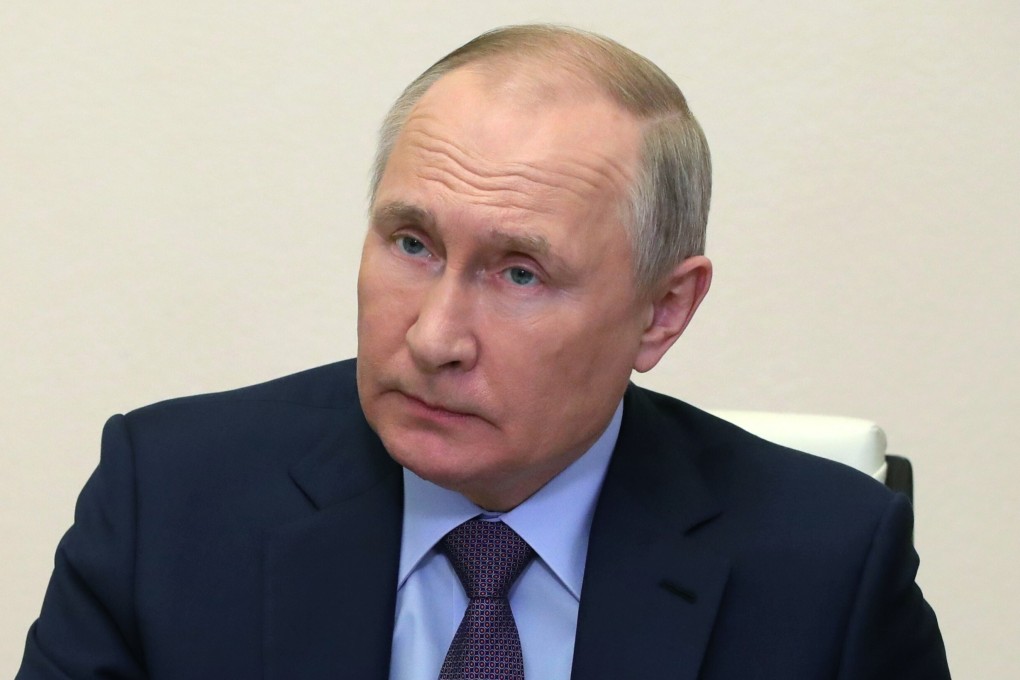 Russian President Vladimir Putin chairs a meeting on the situation in the oil and gas sector. Photo: AP