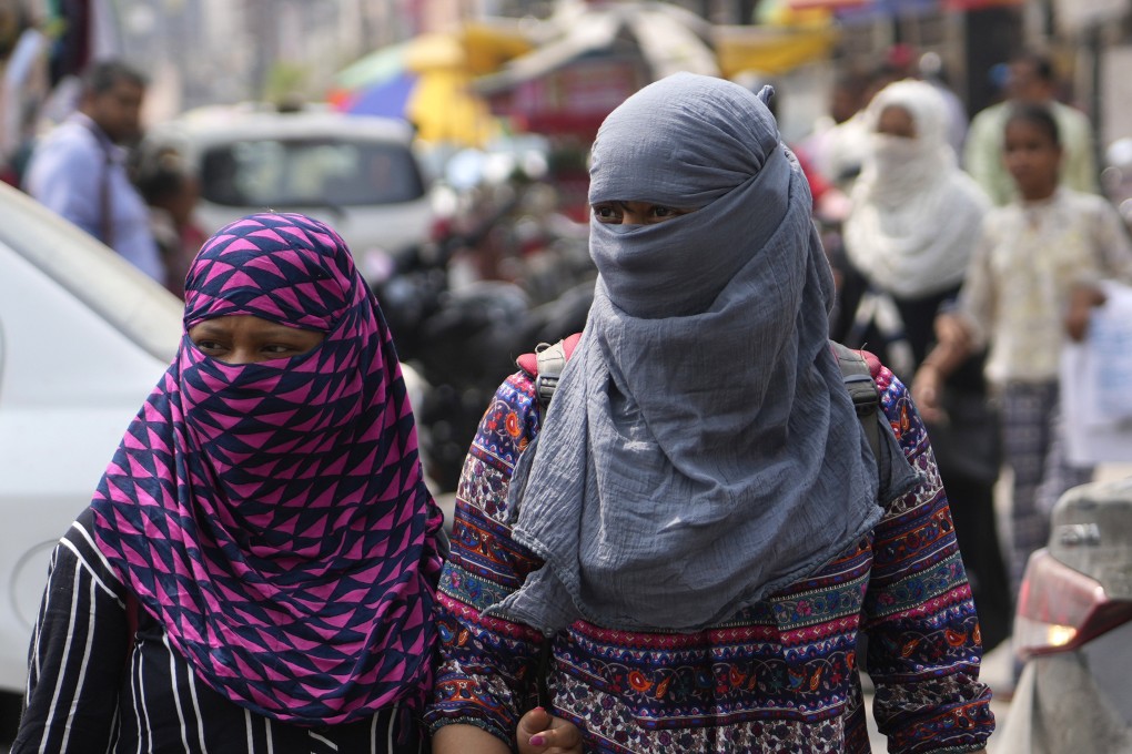 Women wear scarves around their heads amid an early heat wave in Prayagraj, Uttar Pradesh, on Wednesday. Photo: AP