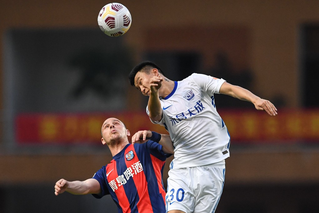 Radonjic (left) of Qingdao FC competes for a header with Liu Yang of Cangzhou FC during the 2021 Chinese Super League season. Photo: Xinhua