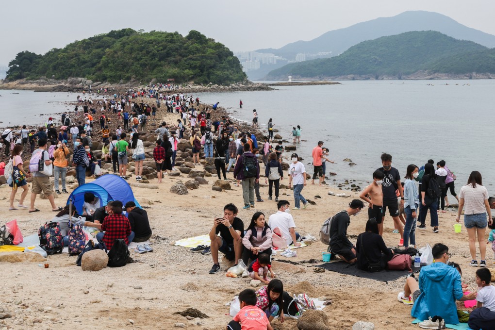 Thousands of residents headed to Sharp Island in Sai Kung on the last day of the four-day Easter weekend. Photo: Yik Yeung-man