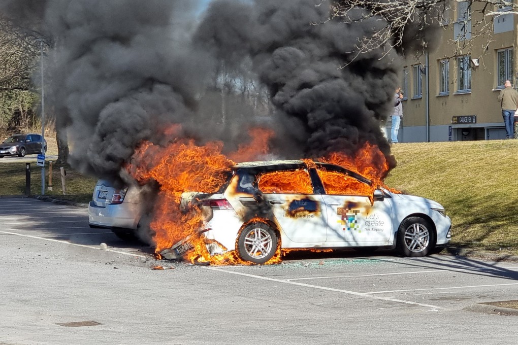 Smoke billows from a burning car during a riot ahead of a demonstration planned by Danish anti-Muslim politician Rasmus Paludan and his Stram Kurs party in Navestad, Norrkoping, Sweden on April 17. Photo: Ulf Wigh / Wighsnews / Handout via Reuters