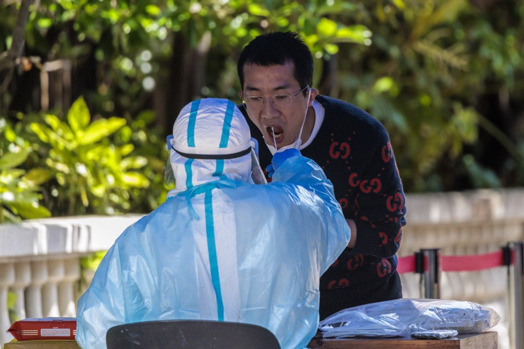 A man takes a Covid-19 test in a residential community under lockdown in Shanghai on April 16, 2022. Photo: EPA-EFE