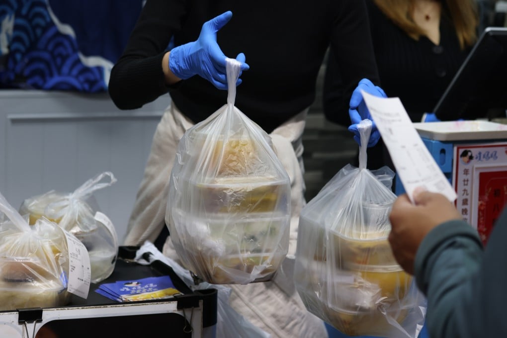 Takeaway food order is a popular choice amidst the fifth wave of coronavirus outbreak. Pictured in Wan Chai. Photo: Nora Tam