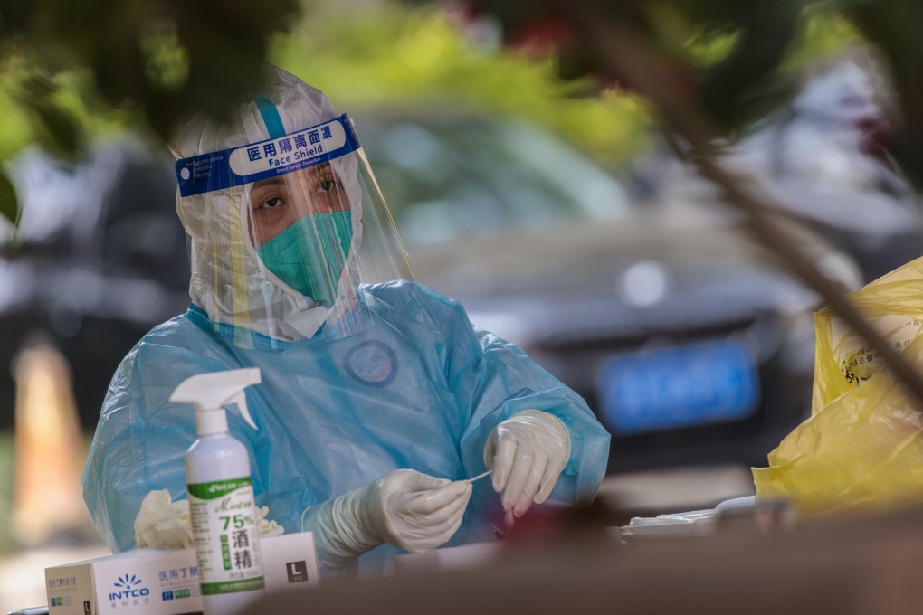 A medical worker prepares a Covid-19 test in Shanghai on 19 April 2022. Photo: EPA-EFE