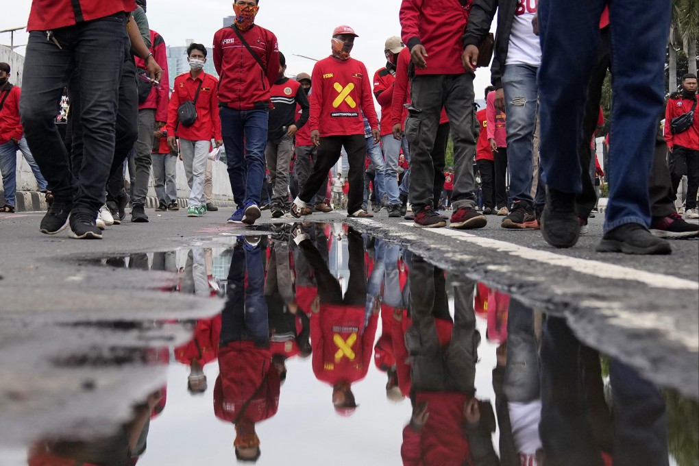 Hundreds of protesters, mostly students, took to the streets, voicing concern over rumors that the government is considering postponing the 2024 presidential election to allow President Joko Widodo to remain in office beyond the two-term legal limit, calling it a threat to the country’s democracy. Photo: AP