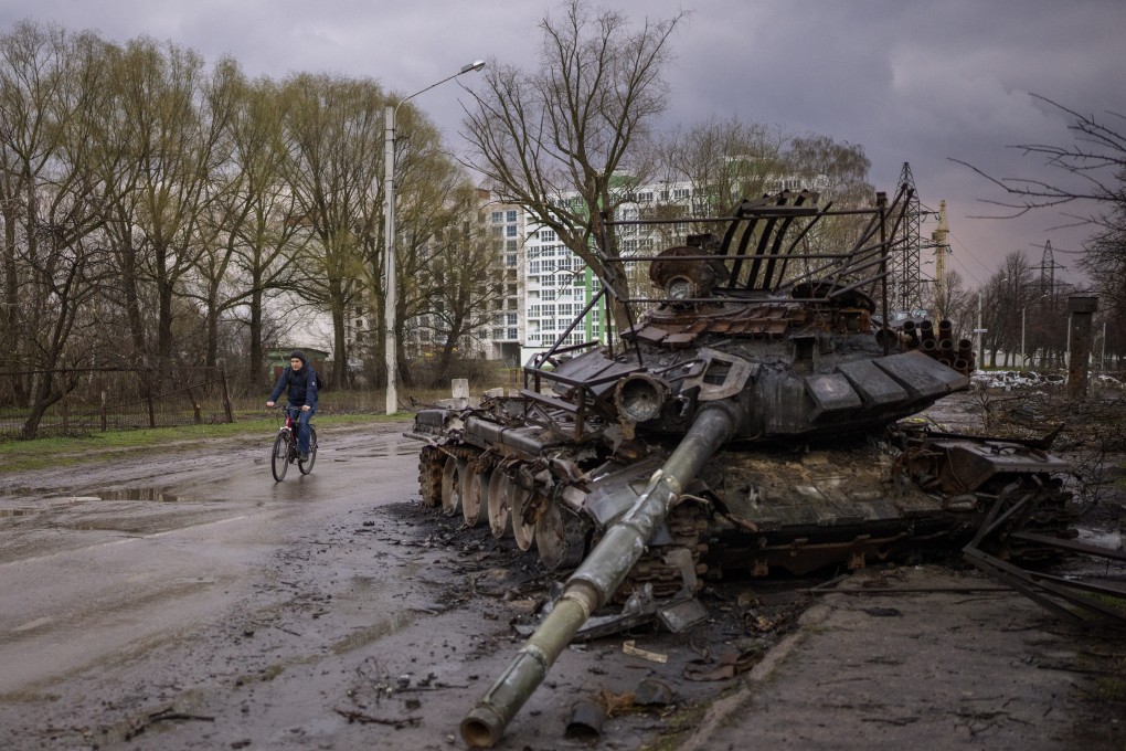 A destroyed Russian tank in Chernihiv. The Ukrainians have inflicted heavy losses in terms of men and equipment. Photo: AP