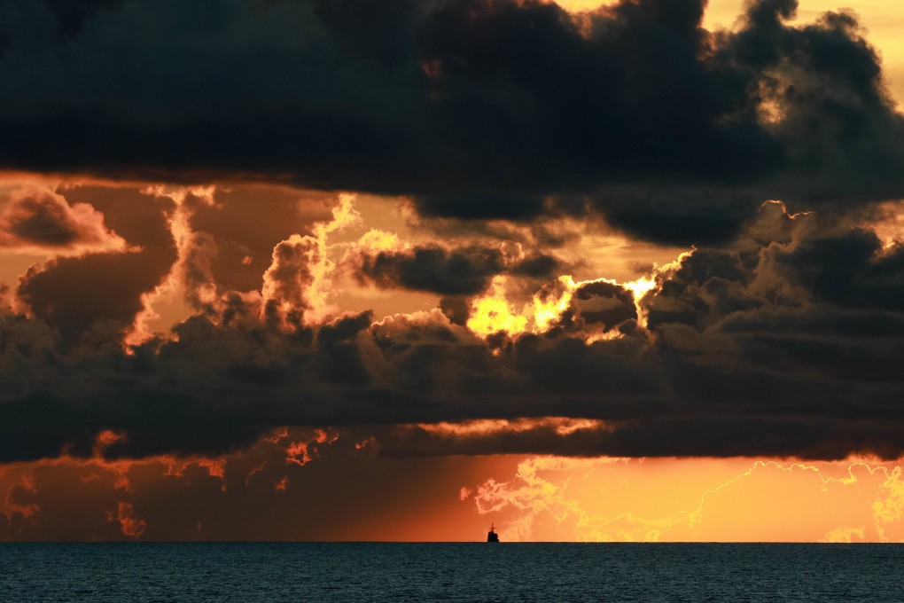 The guided-missile cruiser USS Mobile Bay transits the South China Sea on April 2. Photo: US Navy