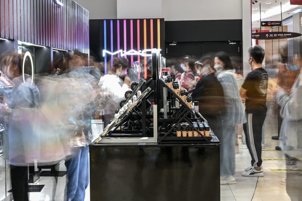 Some say the time has come for China to consider cash handouts to boost consumption and stimulate the economy. Photo: Xinhua