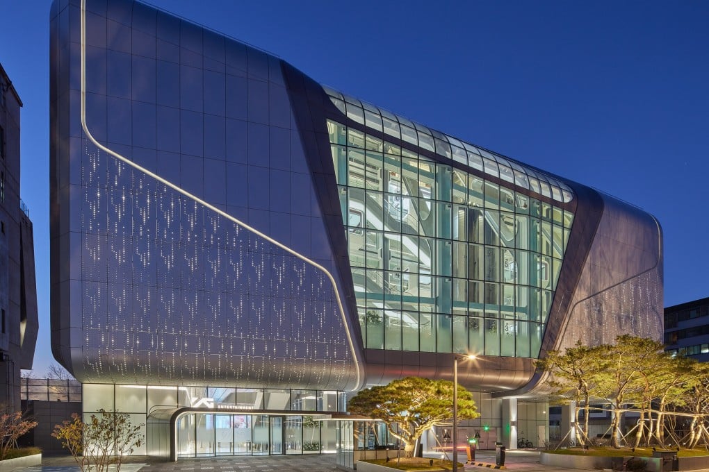 Blackpink’s new home, the YG Entertainment HQ in Seoul, Korea designed by Dutch architect Ben van Berkel’s UNStudio, looks like a giant audio speaker.