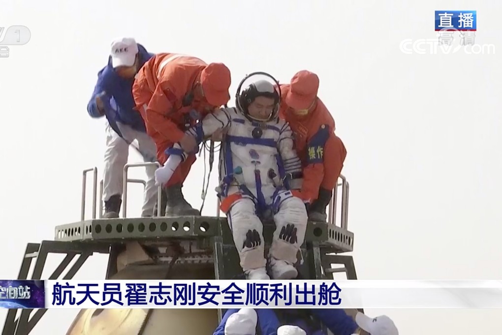 Zhai Zhigang. Chinese astronauts start return to Earth after six months on space station. Photo: CCTV