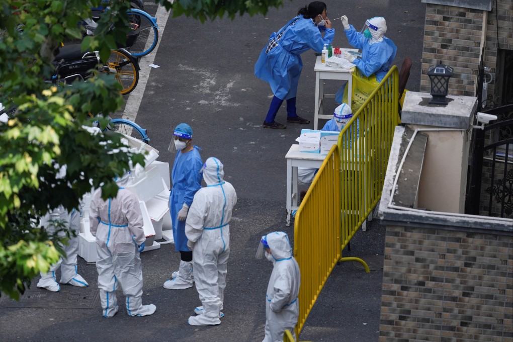 A worker is tested for the coronavirus disease on a Shanghai street during the lockdown on May 2, 2022. Photo: Reuters