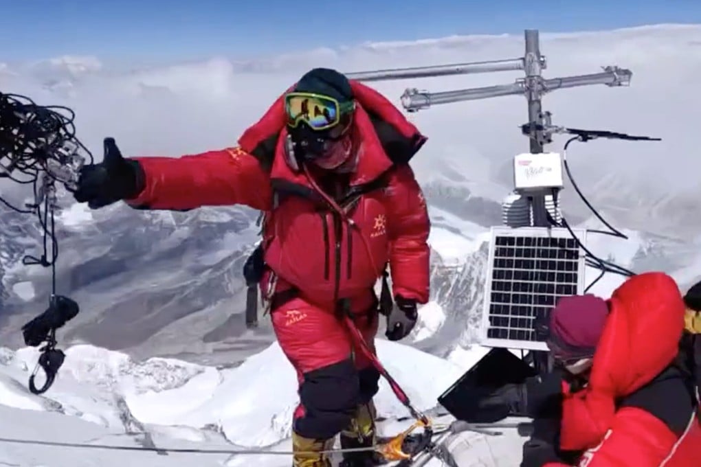 A livestream by CCTV shows researchers setting up the world’s highest automatic meteorological station at 8800 metres on Mount Everest, also known as Qomolangma. Photo: CCTV