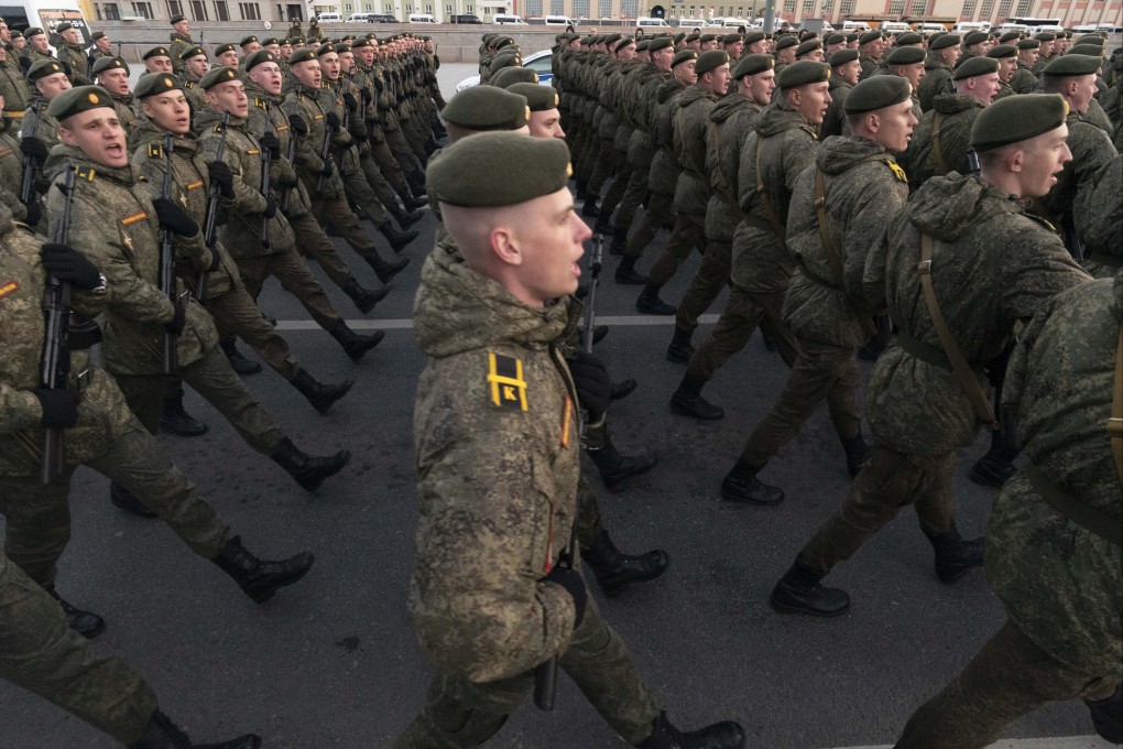 Military school cadets of the Russian army move toward Red Square ahead of a rehearsal for the Victory Day military parade. Photo: dpa