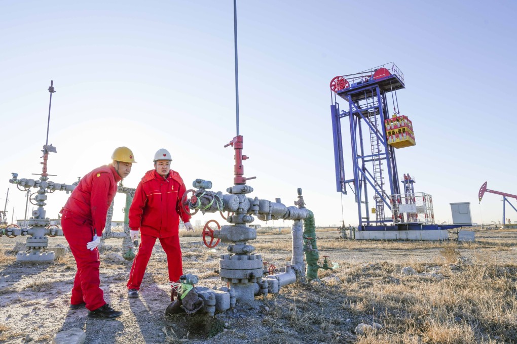 Workers inspected an oil well at Jidong Oilfield in north China’s Hebei Province on Dec. 12, 2021. Rising prices for oil and other raw materials led to higher profits for upstream companies in the first quarter. Photo: Xinhua