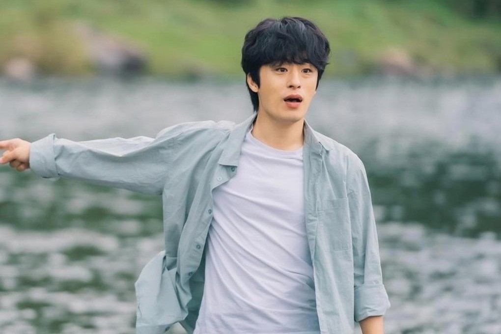 Koo Kyo-hwan (as occult expert Jung Ki-hoon) in a still from the horror K-drama Monstrous.