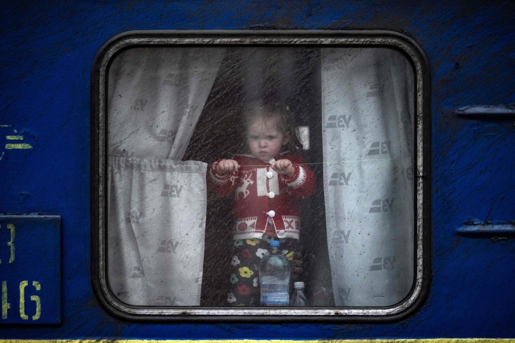 A child stares out of a train window as families flee the eastern city of Kramatorsk in Donbas, Ukraine, on April 4. Photo: AFP