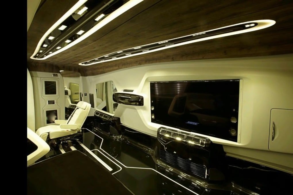 Shah Rukh Khan’s van was designed by car designer Dilip Chhabria. Photo: Mr. Track/Captured from Youtube