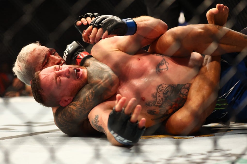Charles Oliveira applies a rear-naked choke for the submission victory against Justin Gaethje at UFC 274. Photo: USA TODAY Sports