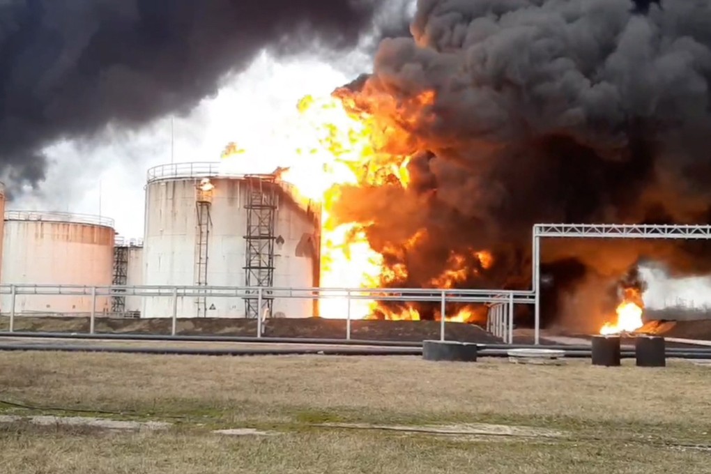 A fire at the oil depot in the city of Belgorod, Russia. Photo: EPA-EFE