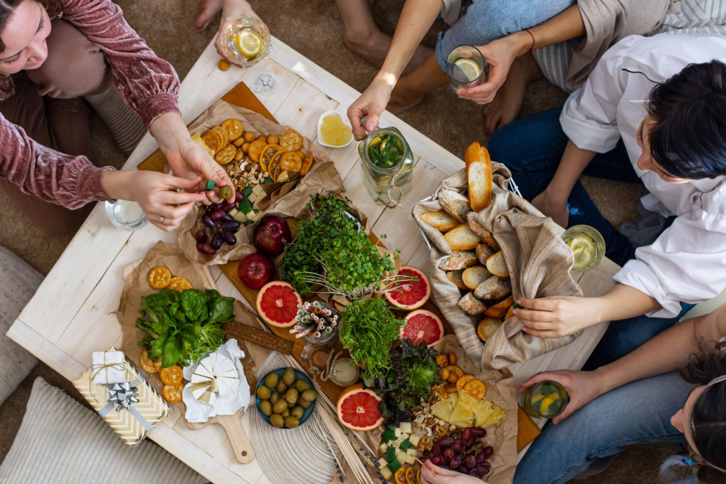 Vegans do not eat foods that come from animals. A study shows that sticking to a vegan diet for at least 12 weeks can help boost weight loss and lower blood sugar levels. Photo: Shutterstock