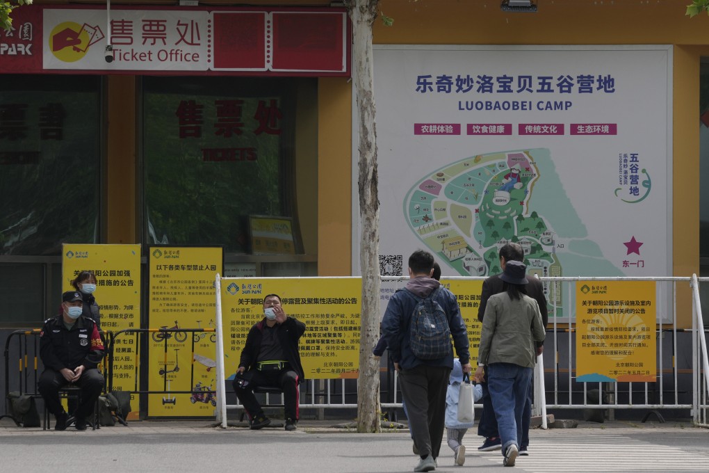 Security personnel outside Beijing’s Chaoyang Park, one of several closed until further notice in the Chinese capital on Monday. Photo: AP