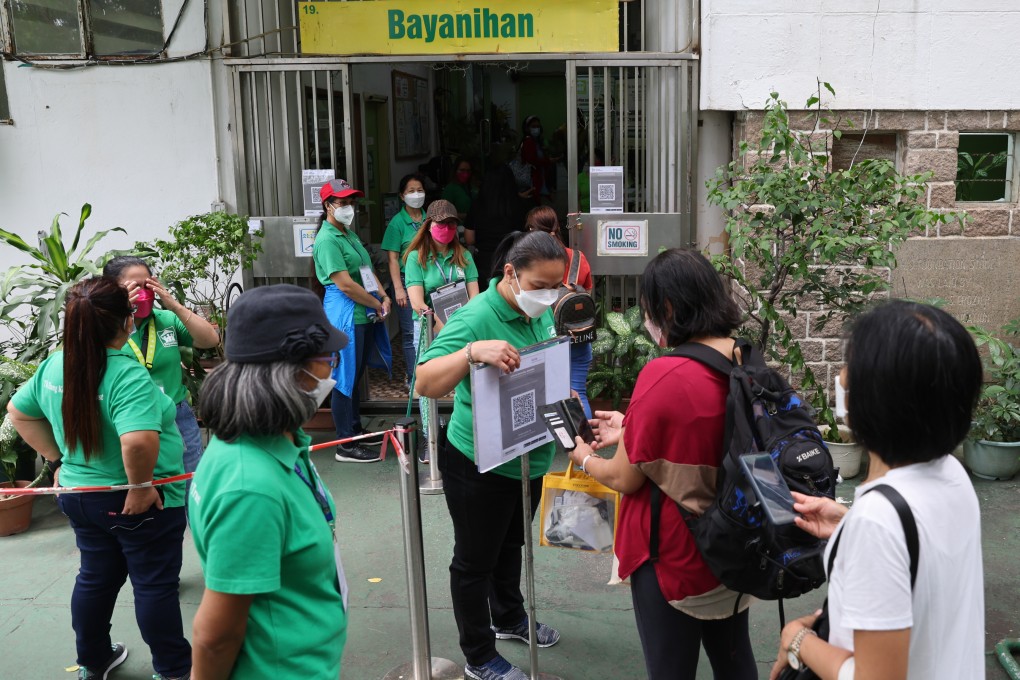 Filipinos queue up to vote at an overseas polling station in Kennedy Town in Hong Kong on May 9. Photo: Yik Yeung-man