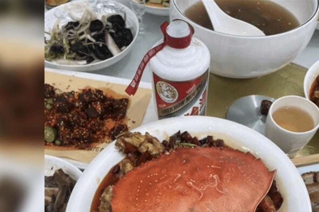 An expensive funeral ceremony featured pricey bottles of Mao-tai baiju. Photo: Baidu