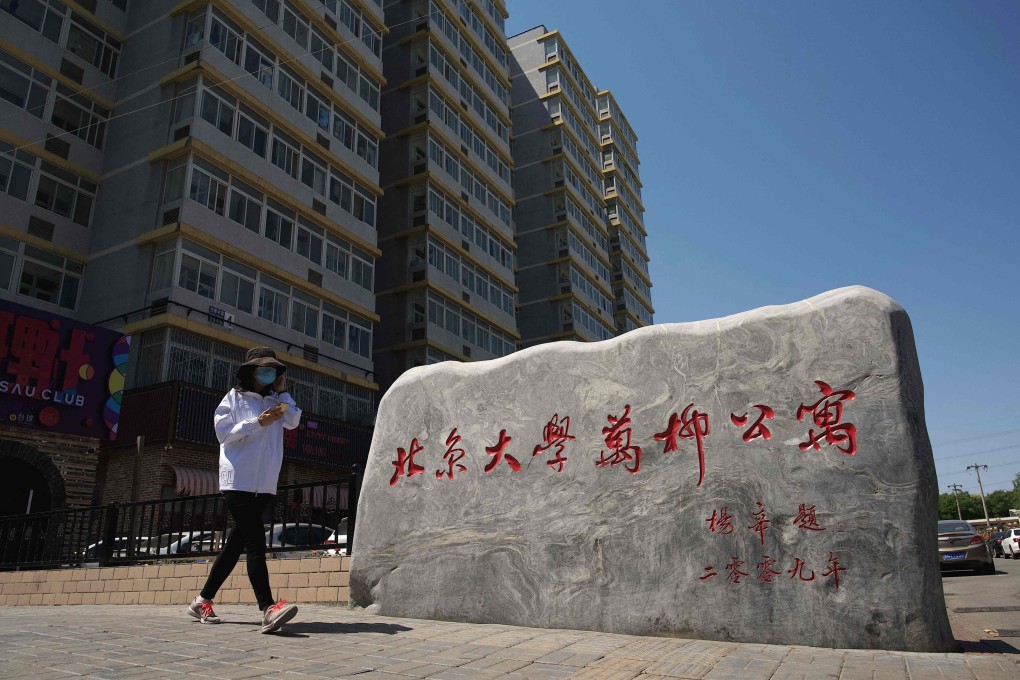 Hundreds of Peking University students protested on Sunday over Covid-19 curbs at a dormitory compound in Beijing. Photo: AFP