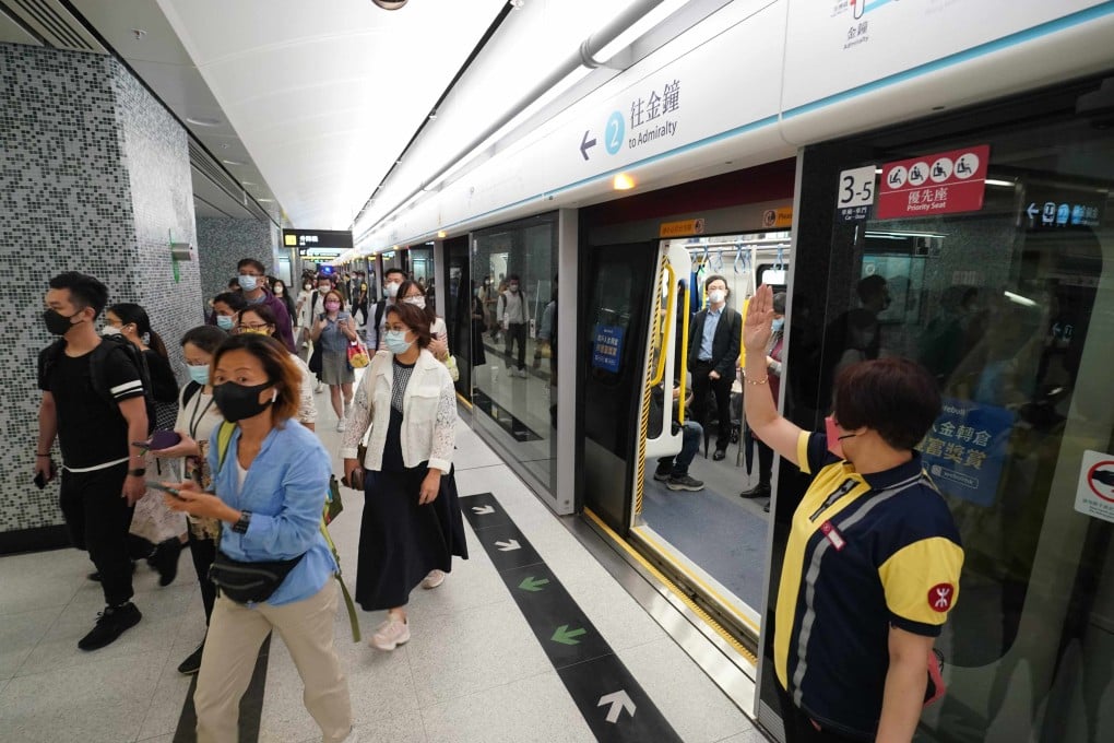 Commuters at Exhibition Centre station on the first working day since the opening of East Rail line cross-harbour extension. Photo: Felix Wong