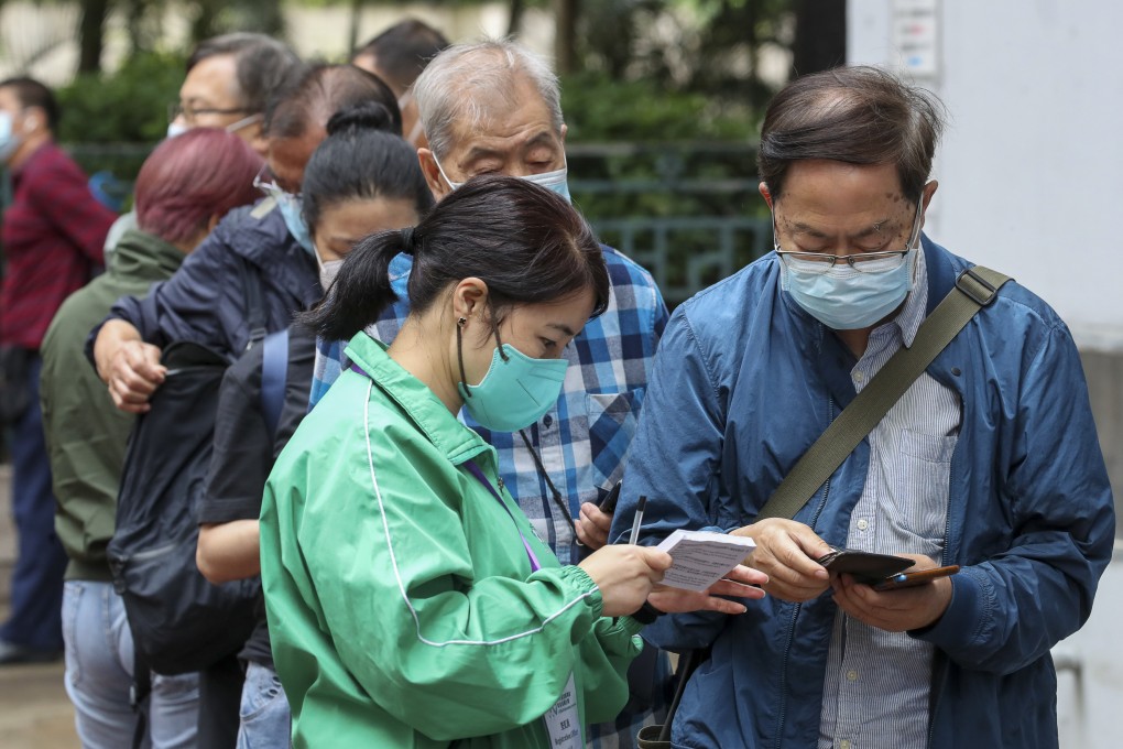 People queue up for Covid-19 vaccination at Kwun Chung Municipal Services Building on May 16. Photo: Edmond So
