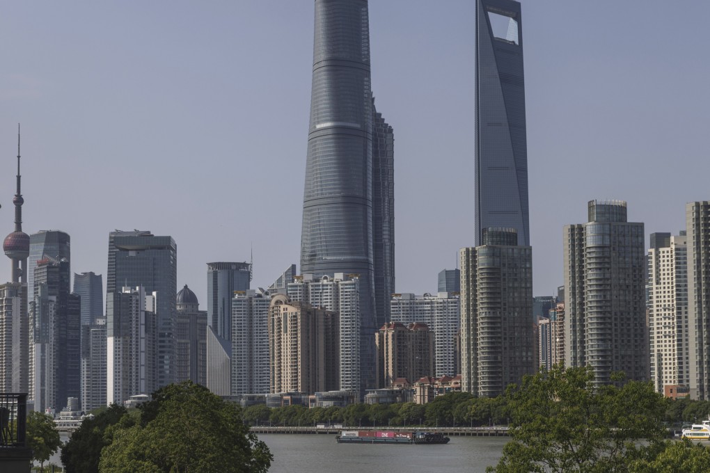 A cargo ship sails on the Huangpu River in Shanghai on May 9, 2022 Photo: EPA-EFE