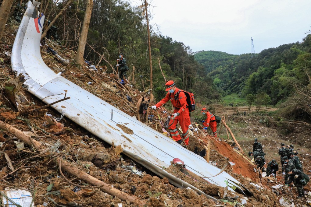 On March 24, rescuers search for the black boxes at the plane crash site in Tengxian County, south China’s Guangxi Zhuang Autonomous Region, March 22, 2022. The plane carrying 132 people crashed in Tengxian County in the city of Wuzhou. Photo: Xinhua