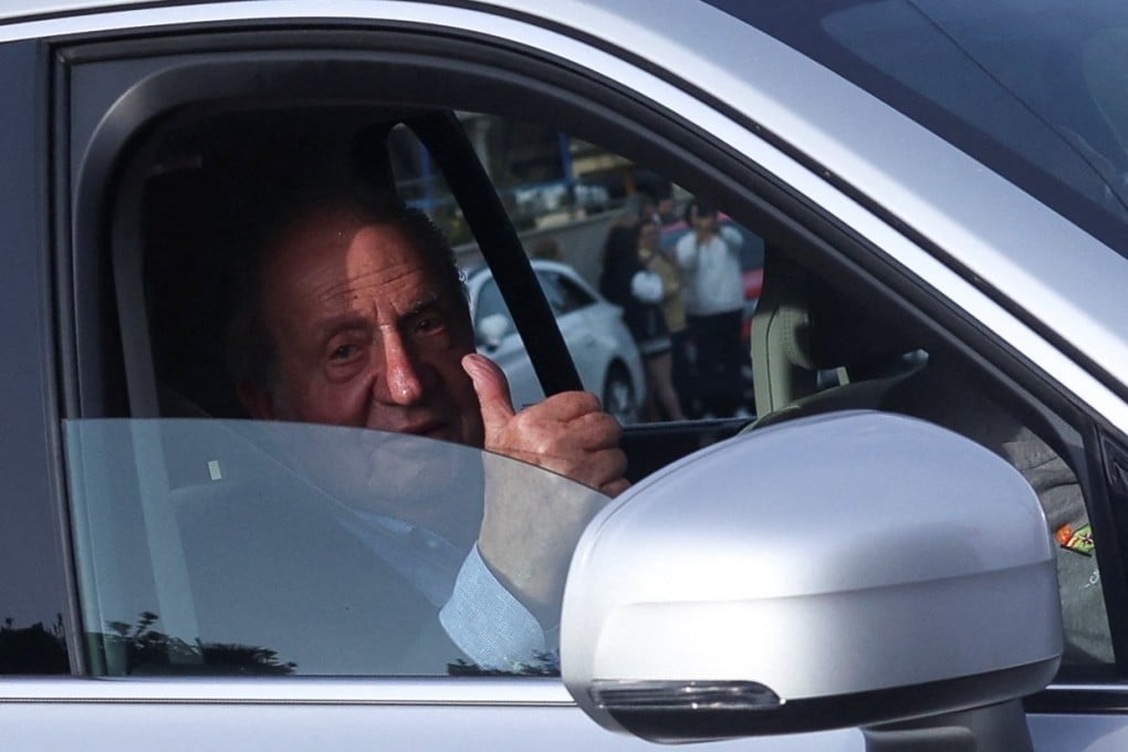 Former Spanish king Juan Carlos gives a thumbs up after arriving in Sanxenxo in Spain on Thursday. Photo: Reuters